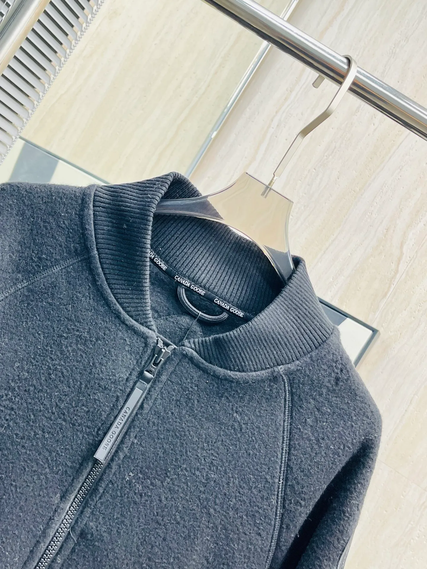 Black detail P590